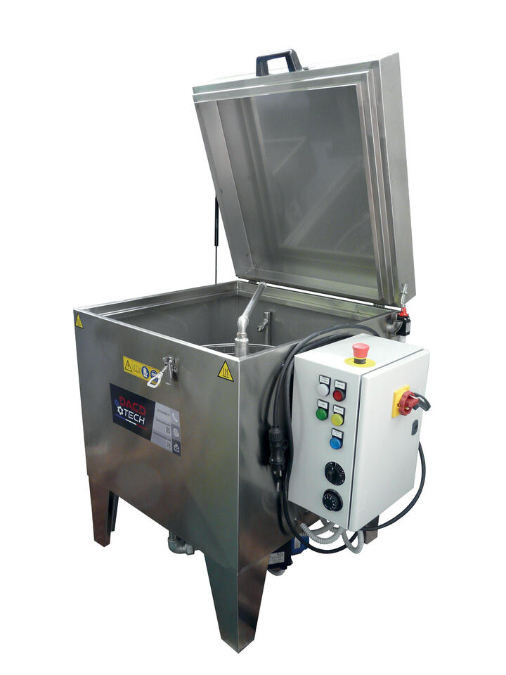 Machine automatique de dégraissage lessiviel chauffante jusqu'à 60°C